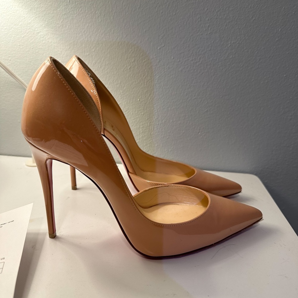 IZRA LOUBOUTIN